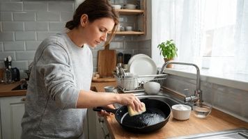 Как вернуть блеск сковороде без химии: простые советы для кухни
