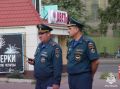 В центре Томска прошли пожарно-тактические учения: огнеборцы МЧС России спасли людей из «задымленного» универмага