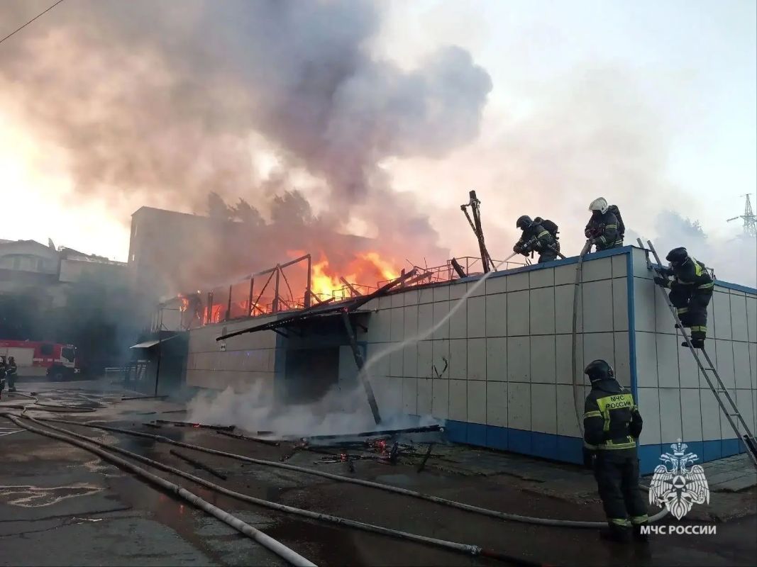 #Официально. Пожар на площади 900 квадратных метров ликвидировали томские огнеборцы МЧС России #Официально. Пожар на площади 900 квадратных метров ликвидировали томские огнеборцы МЧС России