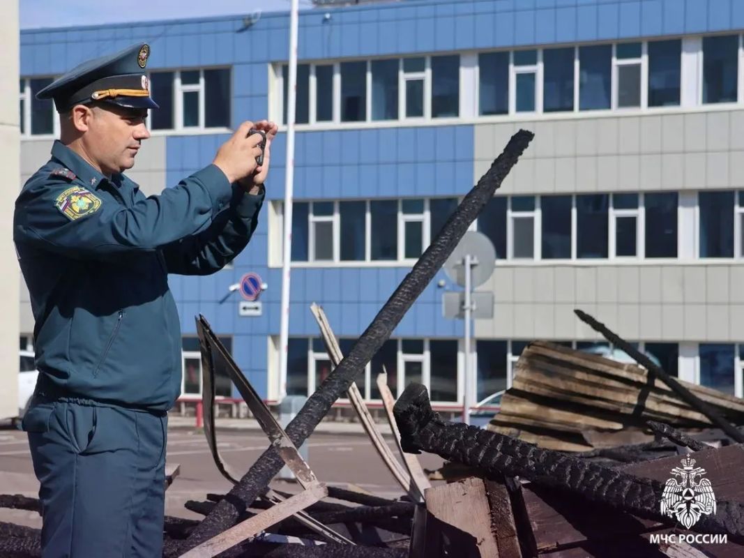 #Официально. Пожар на площади 900 квадратных метров ликвидировали томские огнеборцы МЧС России #Официально. Пожар на площади 900 квадратных метров ликвидировали томские огнеборцы МЧС России