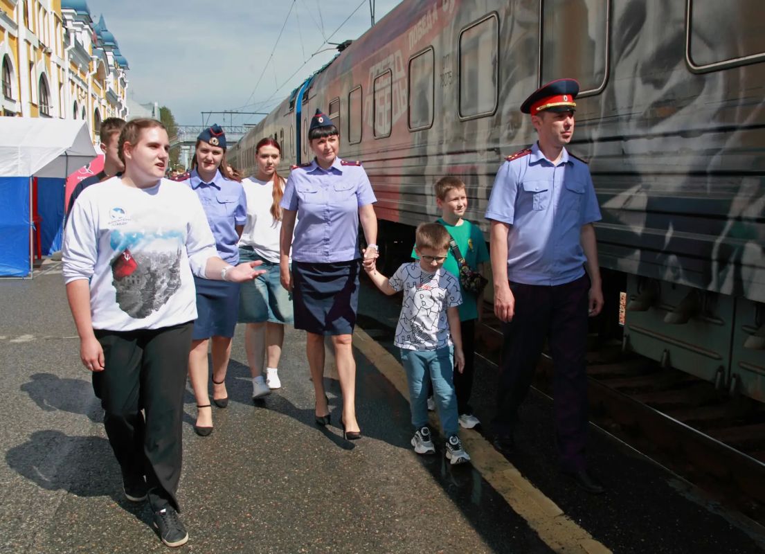 В Томске офицеры регионального ведомства СК России вместе с детьми посетили музей «Поезд Победы» В Томске офицеры регионального ведомства СК России вместе с детьми посетили музей «Поезд Победы»
