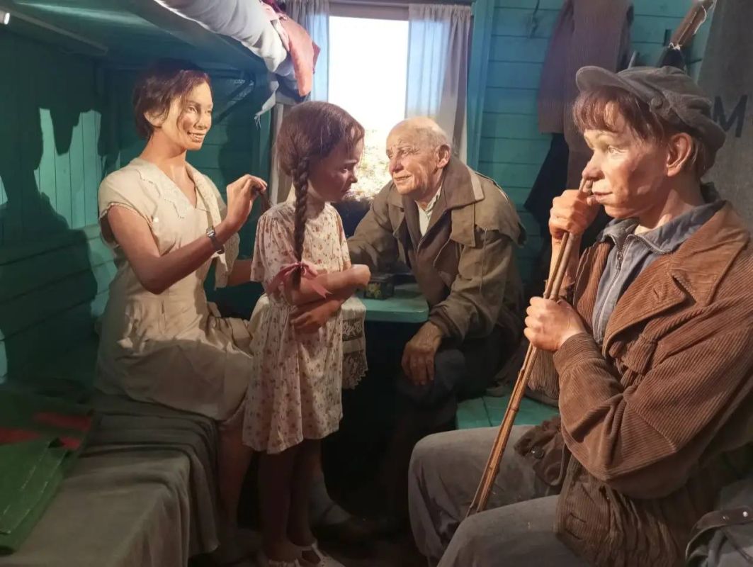 В Томске сотрудники транспортной полиции провели для детей экскурсию на «Поезде Победы» В Томске сотрудники транспортной полиции провели для детей экскурсию на «Поезде Победы»