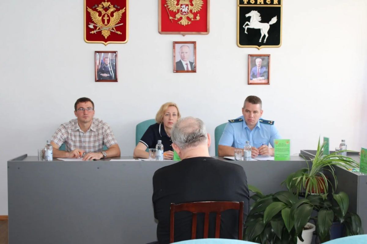 Томский прокурор по надзору за соблюдением законов в исправительных учреждениях области Илья Соколов вместе с региональным омбудсменом Еленой Карташовой посетили лечебное исправительное учреждение Томский прокурор по надзору за соблюдением законов в исправительных учреждениях области Илья Соколов вместе с региональным омбудсменом Еленой Карташовой посетили лечебное исправительное учреждение