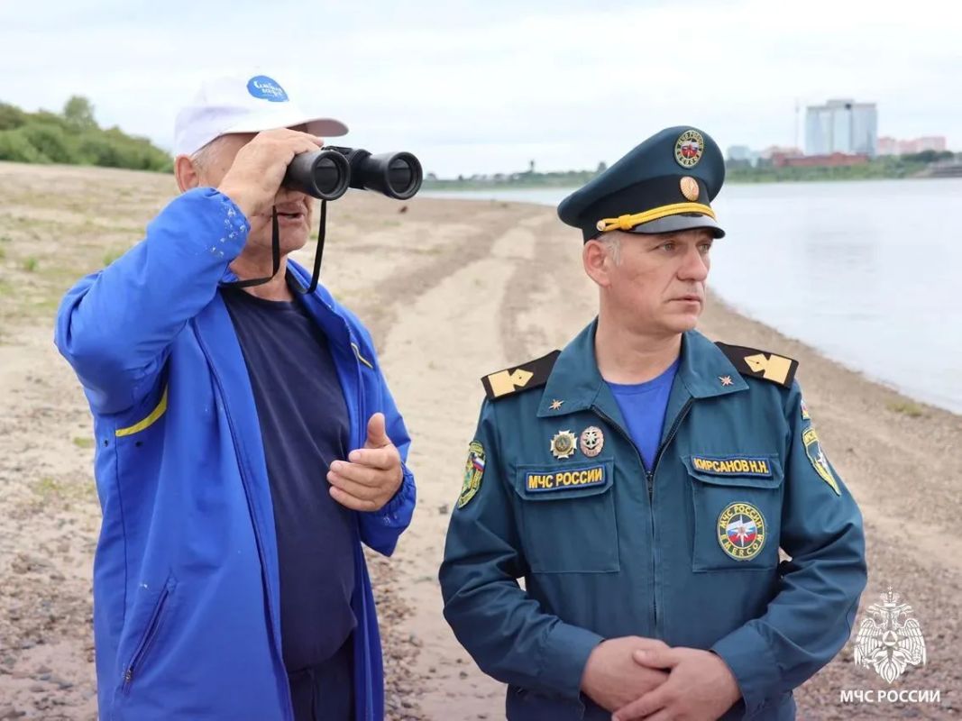 Сотрудники Главного управления МЧС России по Томской области следят за безопасностью Сотрудники Главного управления МЧС России по Томской области следят за безопасностью