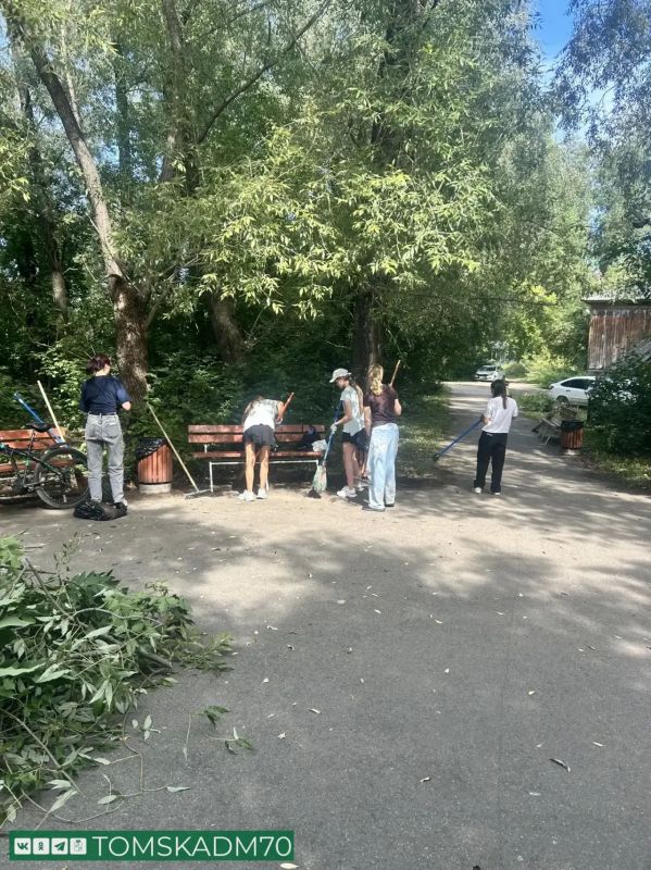 В Ленинском районе Томска навели порядок в сквере В Ленинском районе Томска навели порядок в сквере