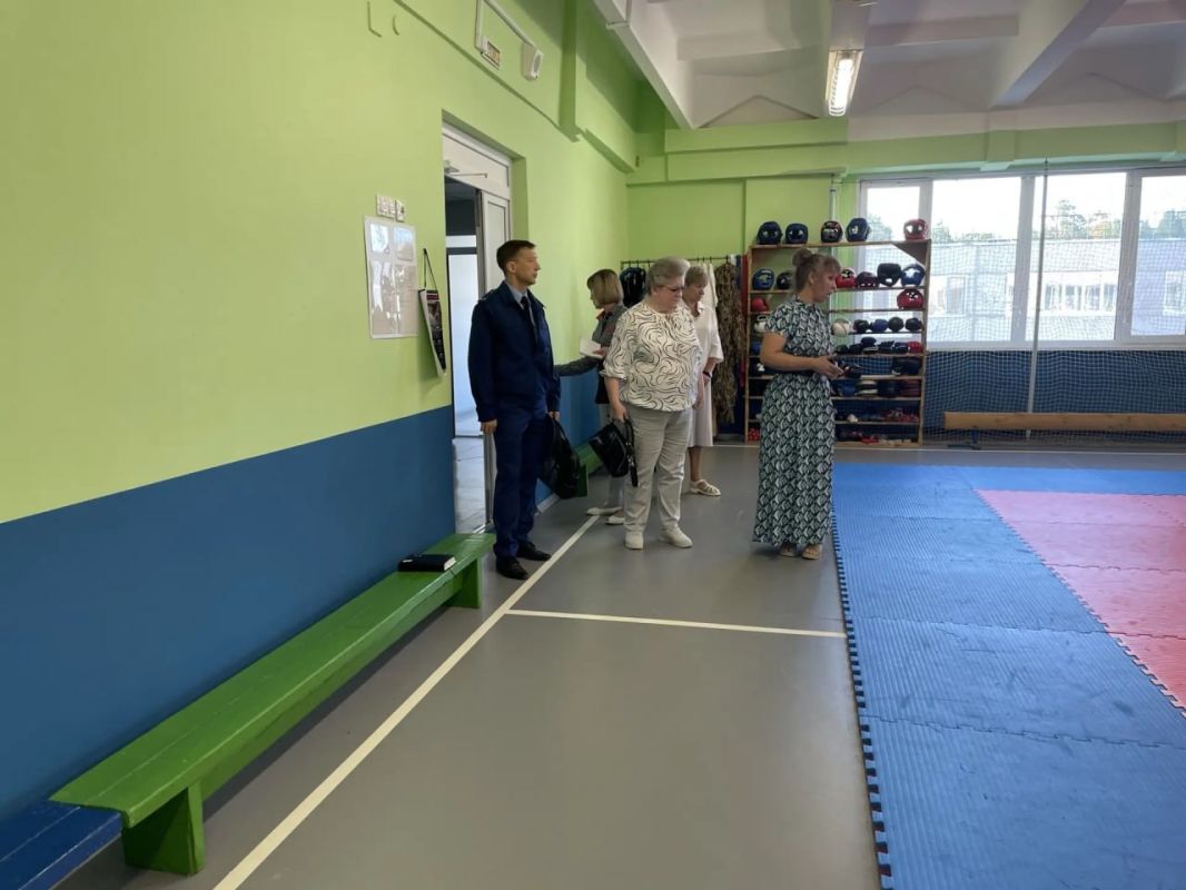 Прокурор г. Кедрового Томской области Сергей Булыгин принял участие в приемке школ к новому учебному году Прокурор г. Кедрового Томской области Сергей Булыгин принял участие в приемке школ к новому учебному году