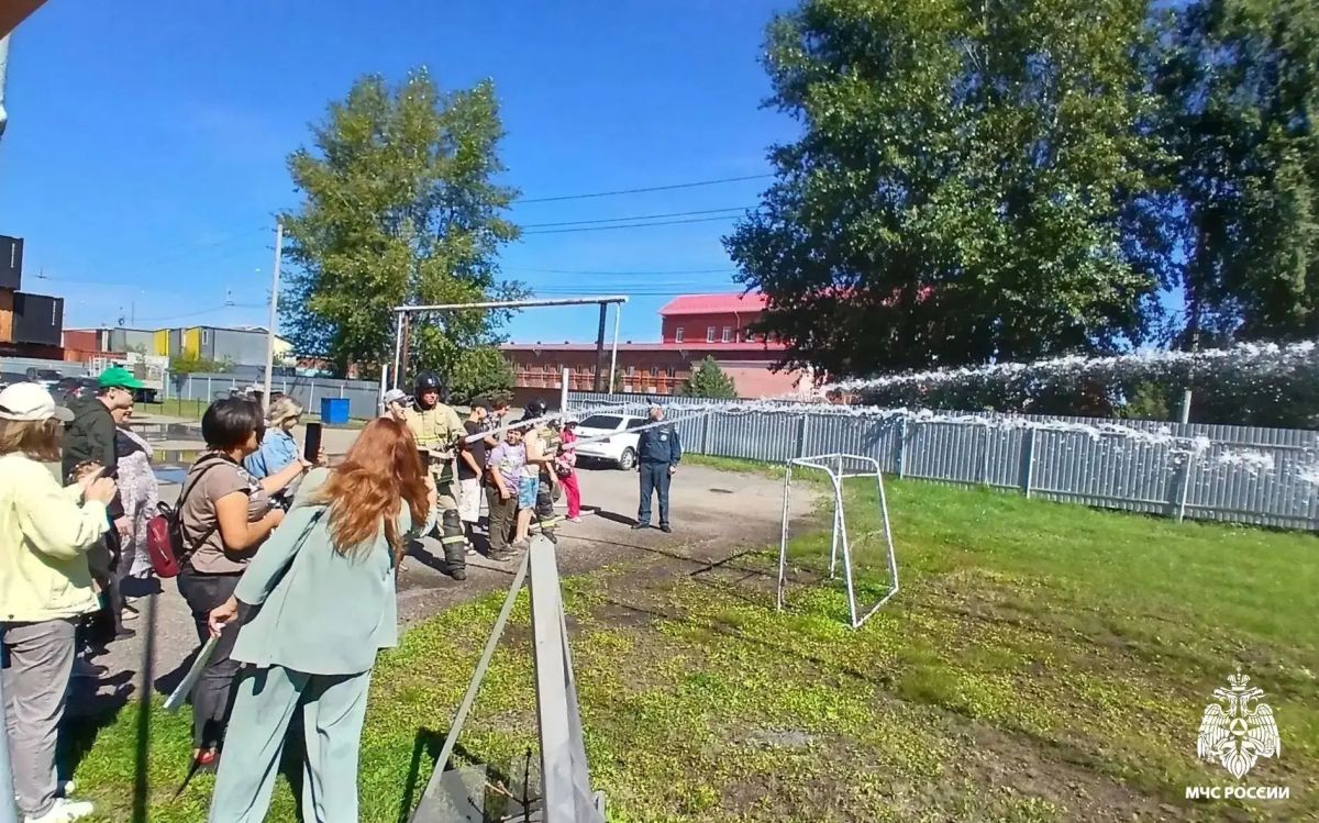 Безопасное лето с МЧС России: в гостях у томских пожарных ребята с особенностями здоровья Безопасное лето с МЧС России: в гостях у томских пожарных ребята с особенностями здоровья