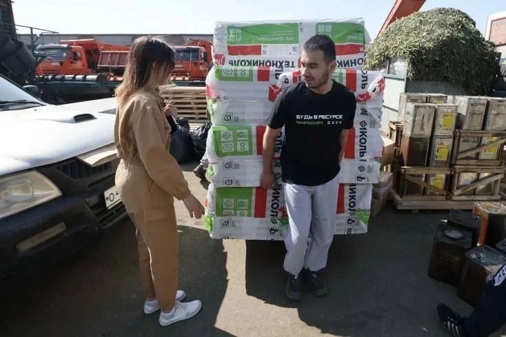 Десять фур с полезным грузом отправятся из Томска в зону спецоперации Десять фур с полезным грузом отправятся из Томска в зону спецоперации