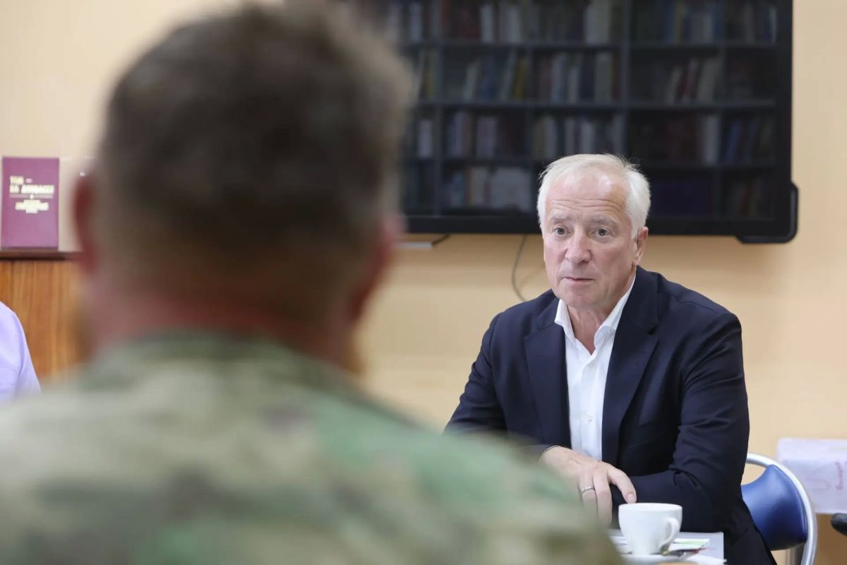 Владимир Мазур: В рабочих поездках пл районам области всегда встречаюсь с волонтёрами, участниками и ветеранами специальной военной операции Владимир Мазур: В рабочих поездках пл районам области всегда встречаюсь с волонтёрами, участниками и ветеранами специальной военной операции