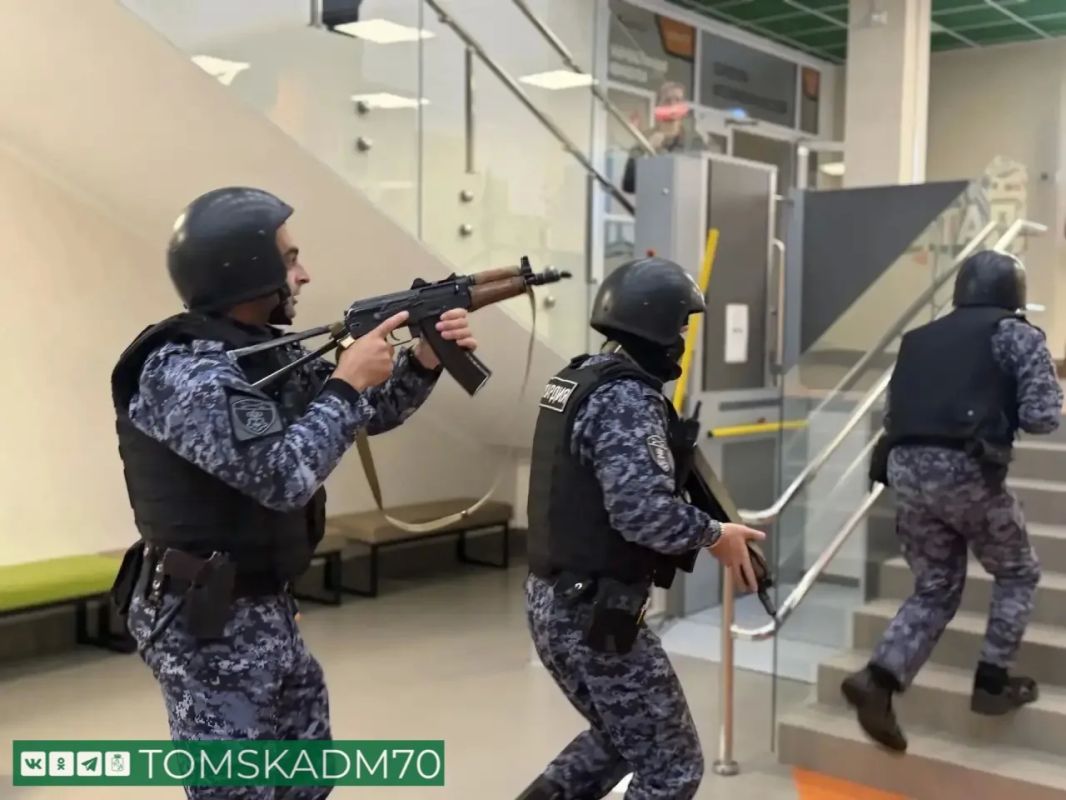 В учреждениях образования Томска прошли всероссийские учения по отработке действий в чрезвычайных ситуациях В учреждениях образования Томска прошли всероссийские учения по отработке действий в чрезвычайных ситуациях