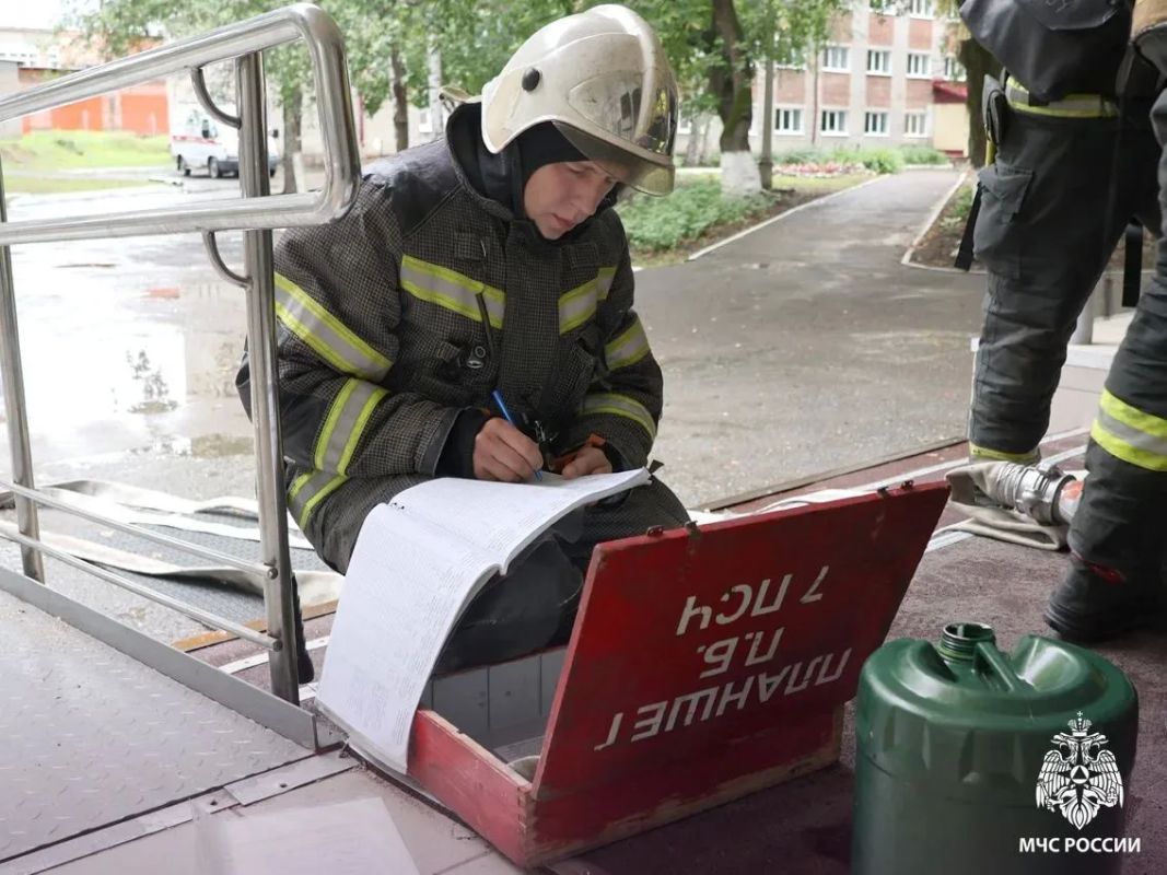 Сотрудники Главного управления МЧС России по Томской области приняли участие во всероссийских учениях по действиям при террористических угрозах Сотрудники Главного управления МЧС России по Томской области приняли участие во всероссийских учениях по действиям при террористических угрозах
