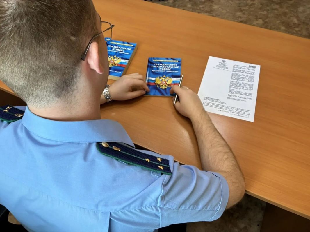 Прокуратура Верхнекетского района Томской области встала на защиту пенсионера, ставшего жертвой мошенников, покупая товары в интернете