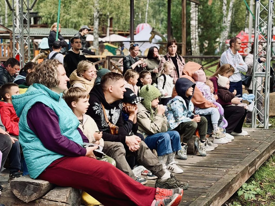 Юбилейный, 75-й показ спектакля «Однажды в Африке» прошёл на «Празднике Топора»! Юбилейный, 75-й показ спектакля «Однажды в Африке» прошёл на «Празднике Топора»!
