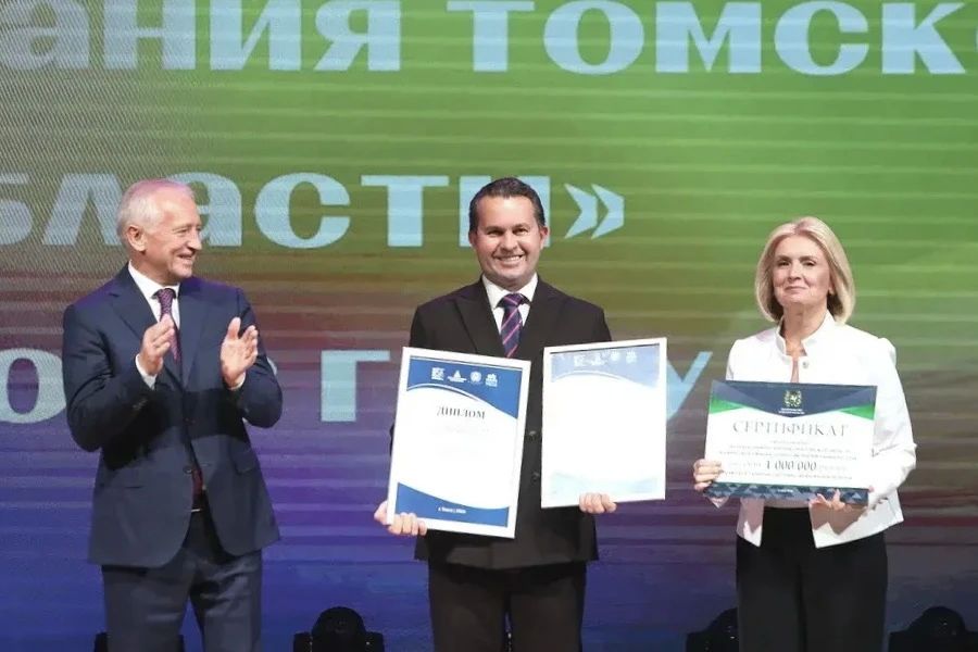Дмитрий Махиня: Сегодня в Игуменском парке в рамках областной педагогической конференции «Август.ПРО» появилась «Аллея славы» с портретами лидеров системы образования - победителей региональных и всероссийских конкурсов... Дмитрий Махиня: Сегодня в Игуменском парке в рамках областной педагогической конференции «Август.ПРО» появилась «Аллея славы» с портретами лидеров системы образования - победителей региональных и всероссийских конкурсов...