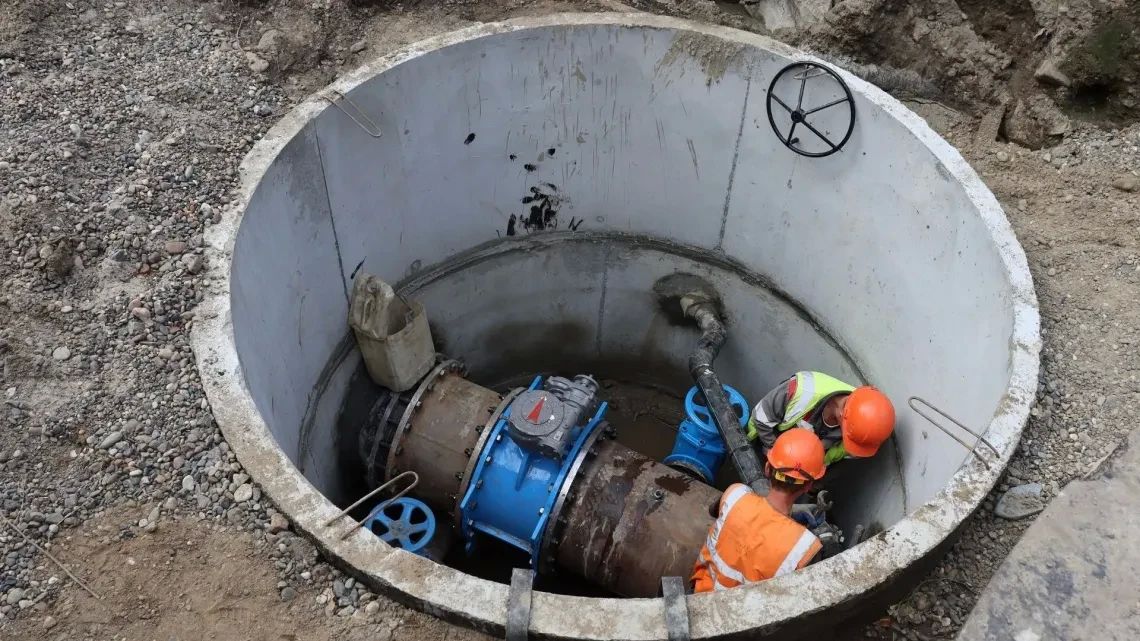 В Томске меняют 200 метров изношенных труб без отключения воды