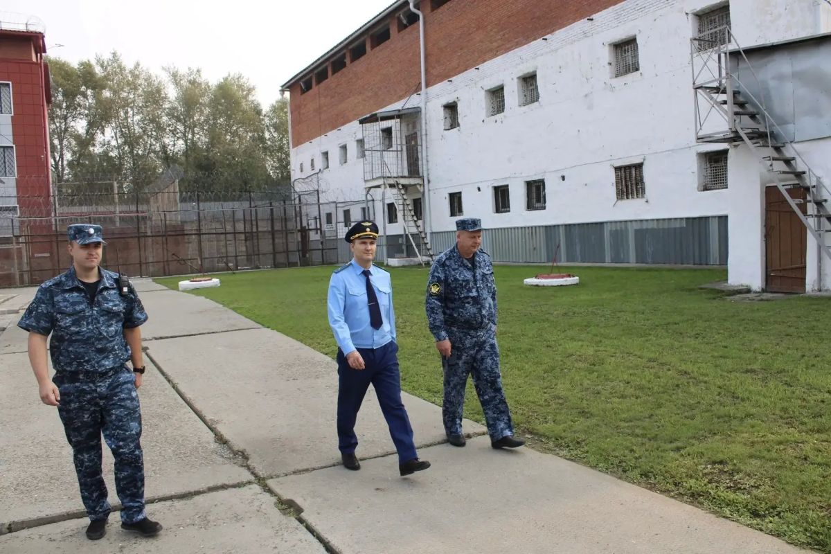 Колпашевский городской прокурор Томской области Евгений Березовский провел проверку в следственном изоляторе Колпашевский городской прокурор Томской области Евгений Березовский провел проверку в следственном изоляторе