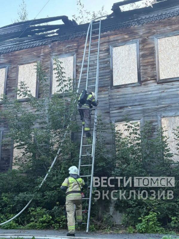 Два деревянных дома загорелись в Томске Два деревянных дома загорелись в Томске