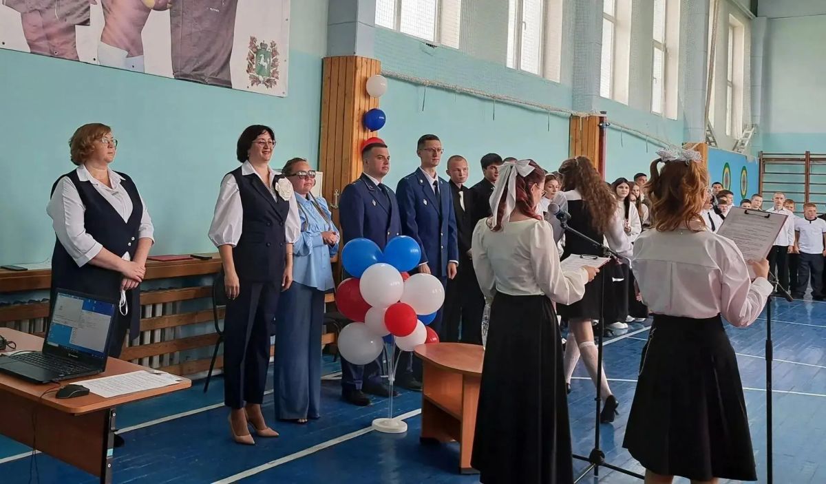 Сотрудники прокуратур городов и районов Томской области поучаствовали в торжественных линейках образовательных организаций, посвященных Дню знаний Сотрудники прокуратур городов и районов Томской области поучаствовали в торжественных линейках образовательных организаций, посвященных Дню знаний