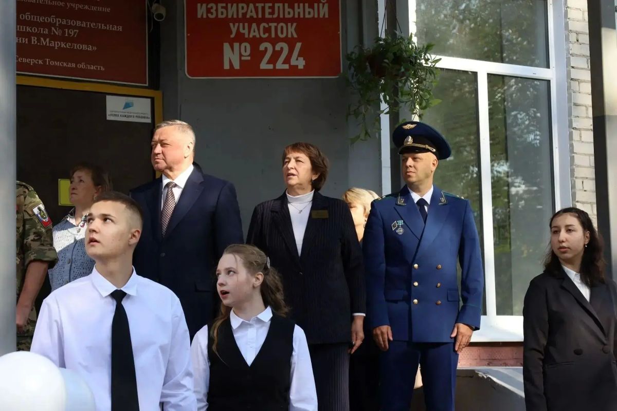 Сотрудники прокуратур городов и районов Томской области поучаствовали в торжественных линейках образовательных организаций, посвященных Дню знаний Сотрудники прокуратур городов и районов Томской области поучаствовали в торжественных линейках образовательных организаций, посвященных Дню знаний