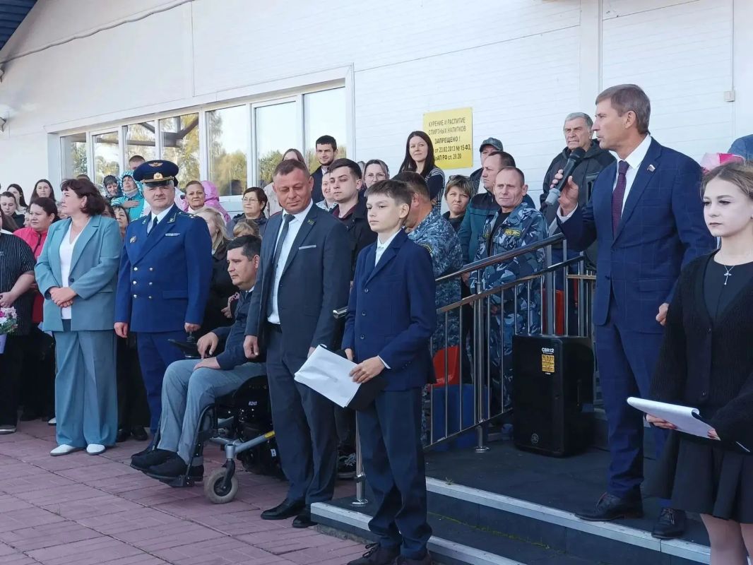 Сотрудники прокуратур городов и районов Томской области поучаствовали в торжественных линейках образовательных организаций, посвященных Дню знаний Сотрудники прокуратур городов и районов Томской области поучаствовали в торжественных линейках образовательных организаций, посвященных Дню знаний
