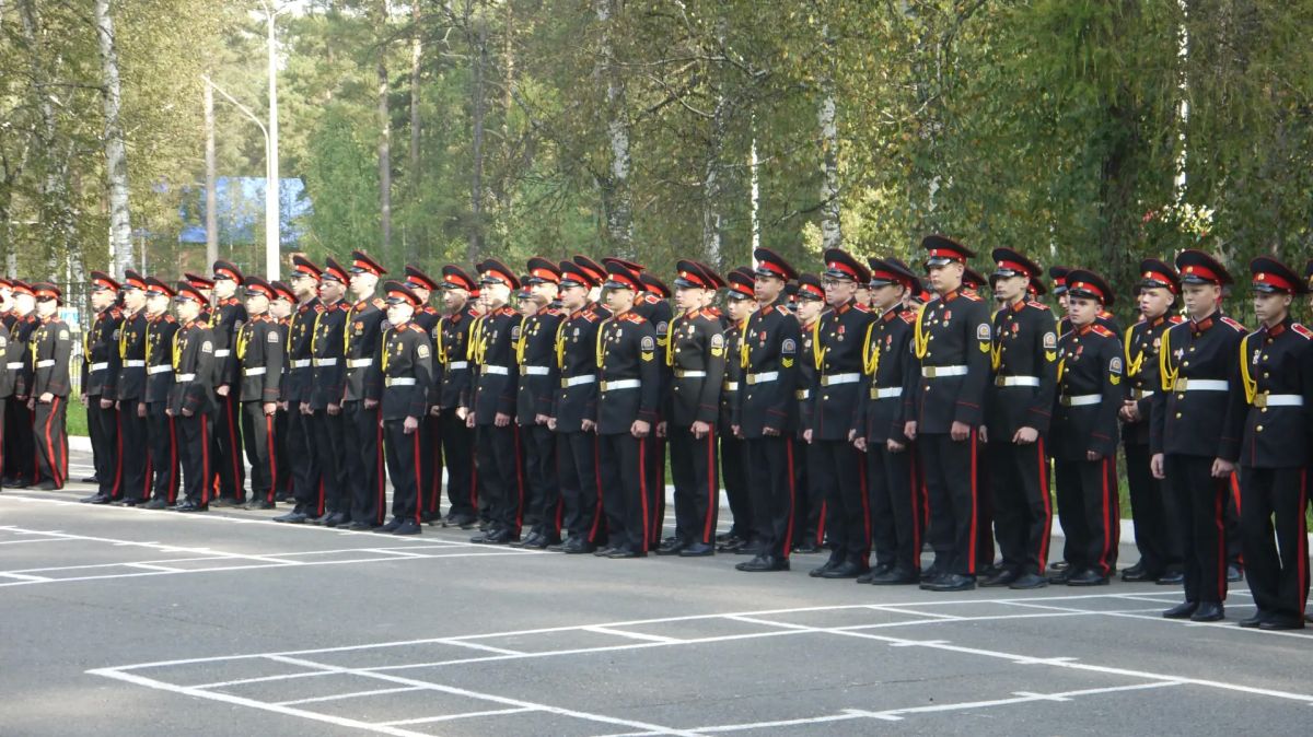 В Томске сотрудники ведомства поздравили с Днем знаний учащихся профильных кадетских классов Следственного комитета Российской Федерации В Томске сотрудники ведомства поздравили с Днем знаний учащихся профильных кадетских классов Следственного комитета Российской Федерации
