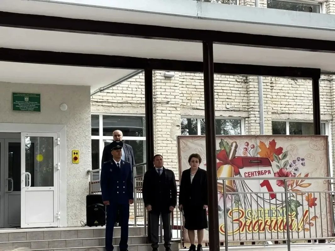Сотрудники прокуратур городов и районов Томской области поучаствовали в торжественных линейках образовательных организаций, посвященных Дню знаний Сотрудники прокуратур городов и районов Томской области поучаствовали в торжественных линейках образовательных организаций, посвященных Дню знаний