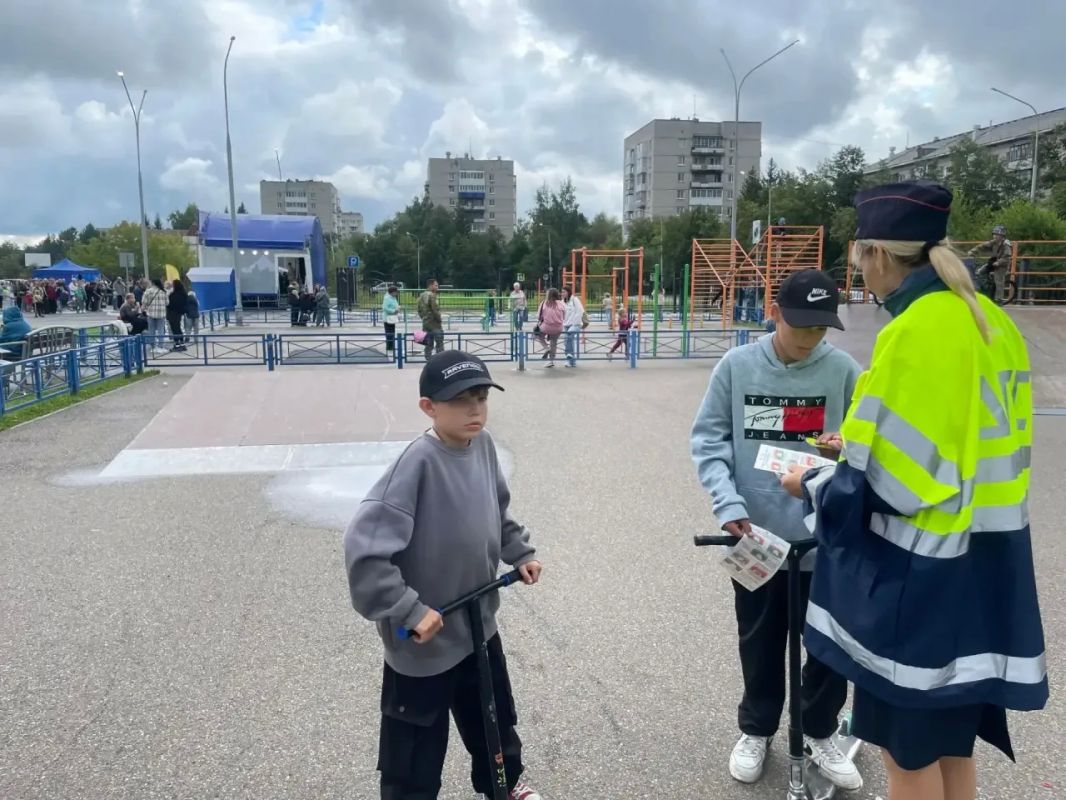 В Северске сотрудники Госавтоинспекции провели профилактическую акцию на фестивале «Живи Ярко, Северск» В Северске сотрудники Госавтоинспекции провели профилактическую акцию на фестивале «Живи Ярко, Северск»
