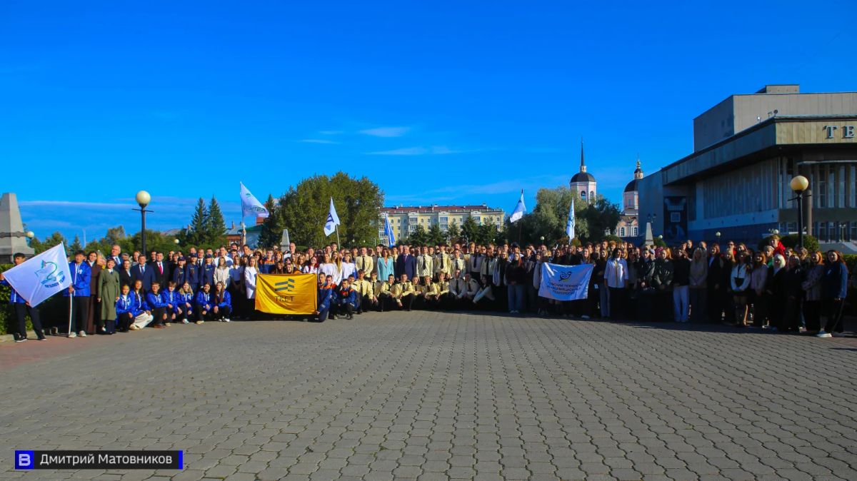 Первые звонки прозвенели в школах Томска — показываем, как это было Первые звонки прозвенели в школах Томска — показываем, как это было