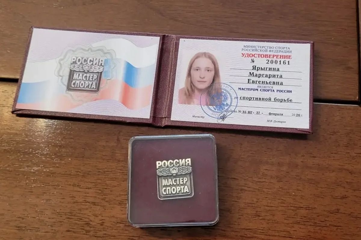 Владимир Мазур: Сегодня вручил значок и удостоверение Мастера спорта России Маргарите Ярыгиной – чемпионке Европы, вице-чемпионке мира по вольной борьбе для спортсменов младше 20 лет, бронзовому призёру Чемпионата России... Владимир Мазур: Сегодня вручил значок и удостоверение Мастера спорта России Маргарите Ярыгиной – чемпионке Европы, вице-чемпионке мира по вольной борьбе для спортсменов младше 20 лет, бронзовому призёру Чемпионата России...
