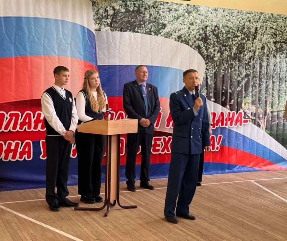 Сотрудники прокуратур городов и районов Томской области поучаствовали в торжественных линейках образовательных организаций, посвященных Дню знаний Сотрудники прокуратур городов и районов Томской области поучаствовали в торжественных линейках образовательных организаций, посвященных Дню знаний