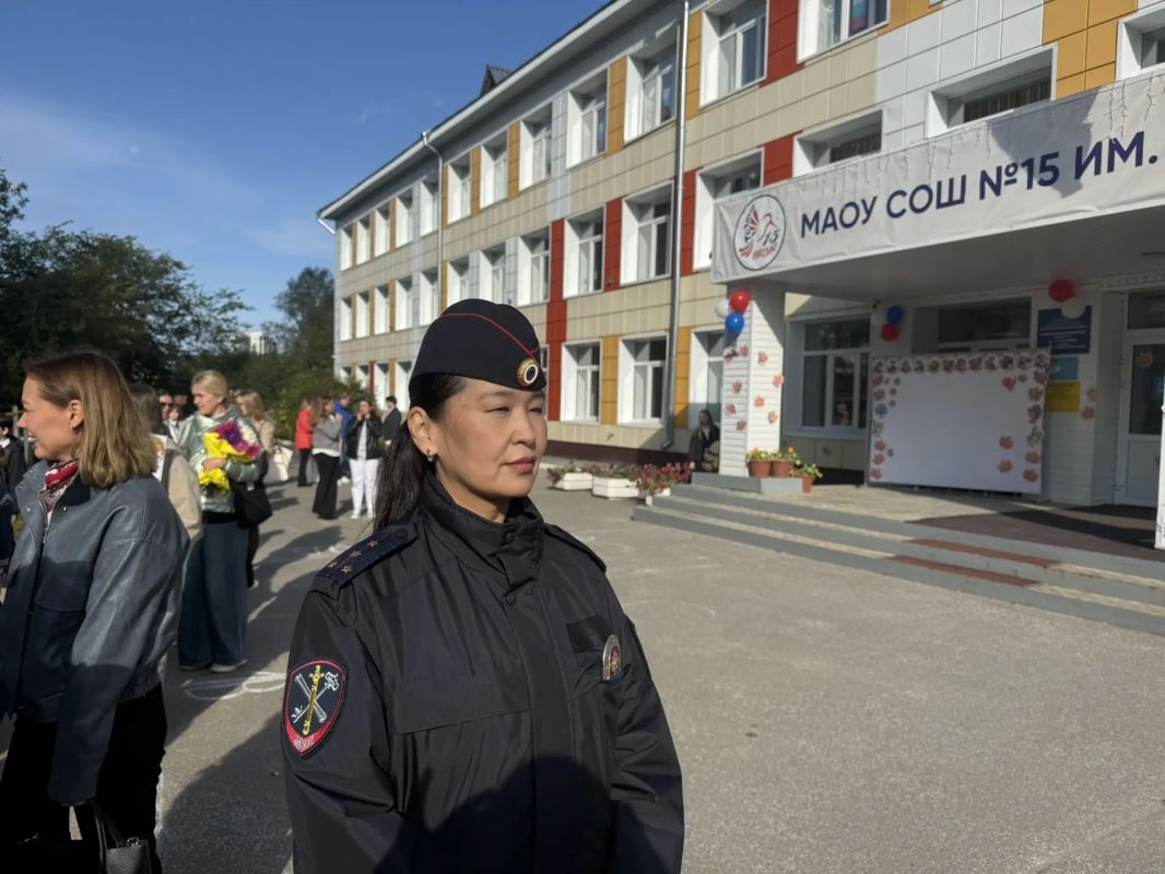Полицейские Томской области обеспечили охрану общественного порядка во время праздничных линеек в День знаний Полицейские Томской области обеспечили охрану общественного порядка во время праздничных линеек в День знаний