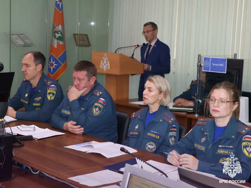 Председатель Избирательной комиссии Томской области встретился с сотрудниками МЧС России Председатель Избирательной комиссии Томской области встретился с сотрудниками МЧС России