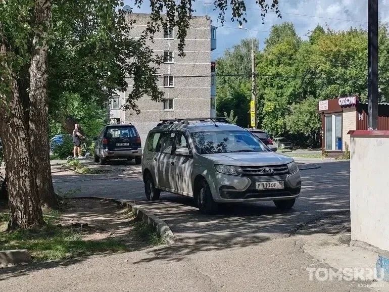 Мастера томской парковки: контейнеры, пандусы и тротуары Мастера томской парковки: контейнеры, пандусы и тротуары