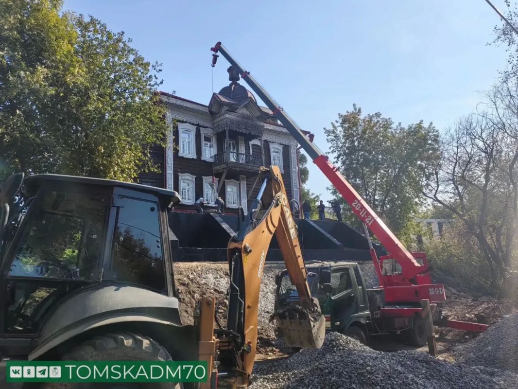 На Кузнечном взвозе, 6 идут работы по восстановлению подпорных стен и укреплению склона На Кузнечном взвозе, 6 идут работы по восстановлению подпорных стен и укреплению склона