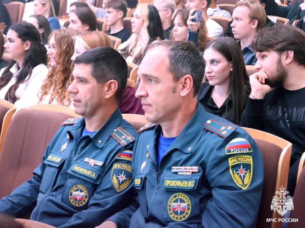 Сотрудники МЧС России приняли участие в IV карьерном форуме «Труд крут» Сотрудники МЧС России приняли участие в IV карьерном форуме «Труд крут»