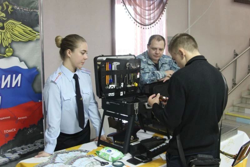 В Томске сотрудники полиции приняли участие в четвертом карьерном форуме «Труд крут» В Томске сотрудники полиции приняли участие в четвертом карьерном форуме «Труд крут»