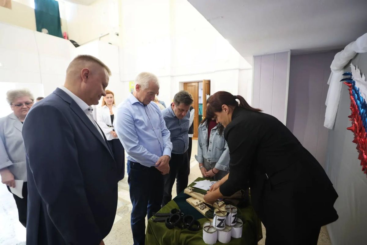 Владимир Мазур: В городе Кедровом с Ильёй Алексеевичем Леонтьевым и Дмитрием Михайловичем Кадашниковым посетили волонтёрский центр Владимир Мазур: В городе Кедровом с Ильёй Алексеевичем Леонтьевым и Дмитрием Михайловичем Кадашниковым посетили волонтёрский центр