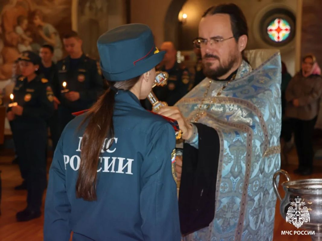 Сотрудники МЧС России по Томской области приняли участие в молебне в честь иконы Божией Матери «Неопалимая Купина» Сотрудники МЧС России по Томской области приняли участие в молебне в честь иконы Божией Матери «Неопалимая Купина»