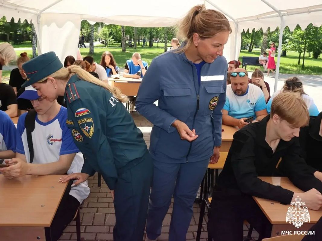 Психологи МЧС России: круглосуточная поддержка в экстренных ситуациях Психологи МЧС России: круглосуточная поддержка в экстренных ситуациях