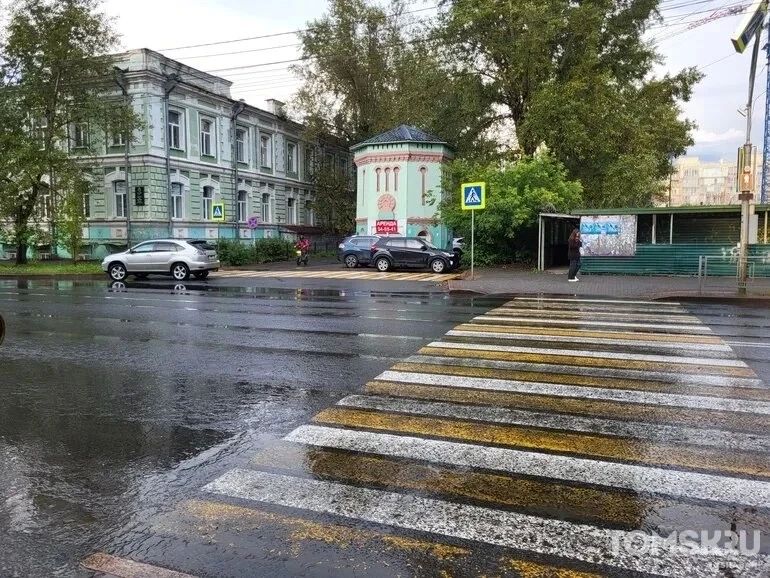 Мастера томской парковки: тротуары, переходы и немного газонов Мастера томской парковки: тротуары, переходы и немного газонов