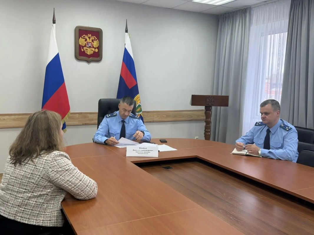 Заместитель прокурора Томской области Василий Воробьев провел личный прием жителей Советского района г. Томска Заместитель прокурора Томской области Василий Воробьев провел личный прием жителей Советского района г. Томска