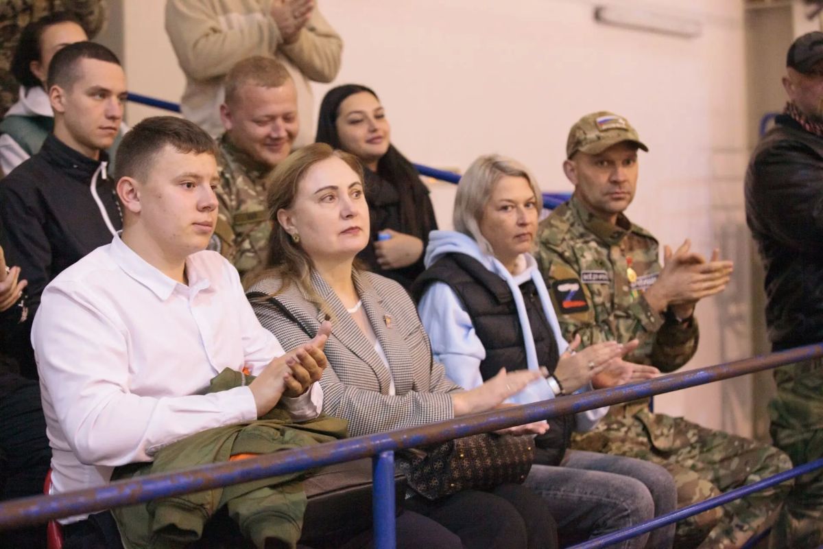 В спорткомплексе «Кристалл» стартовал первый хоккейный Кубок памяти бойцов, погибших на СВО В спорткомплексе «Кристалл» стартовал первый хоккейный Кубок памяти бойцов, погибших на СВО