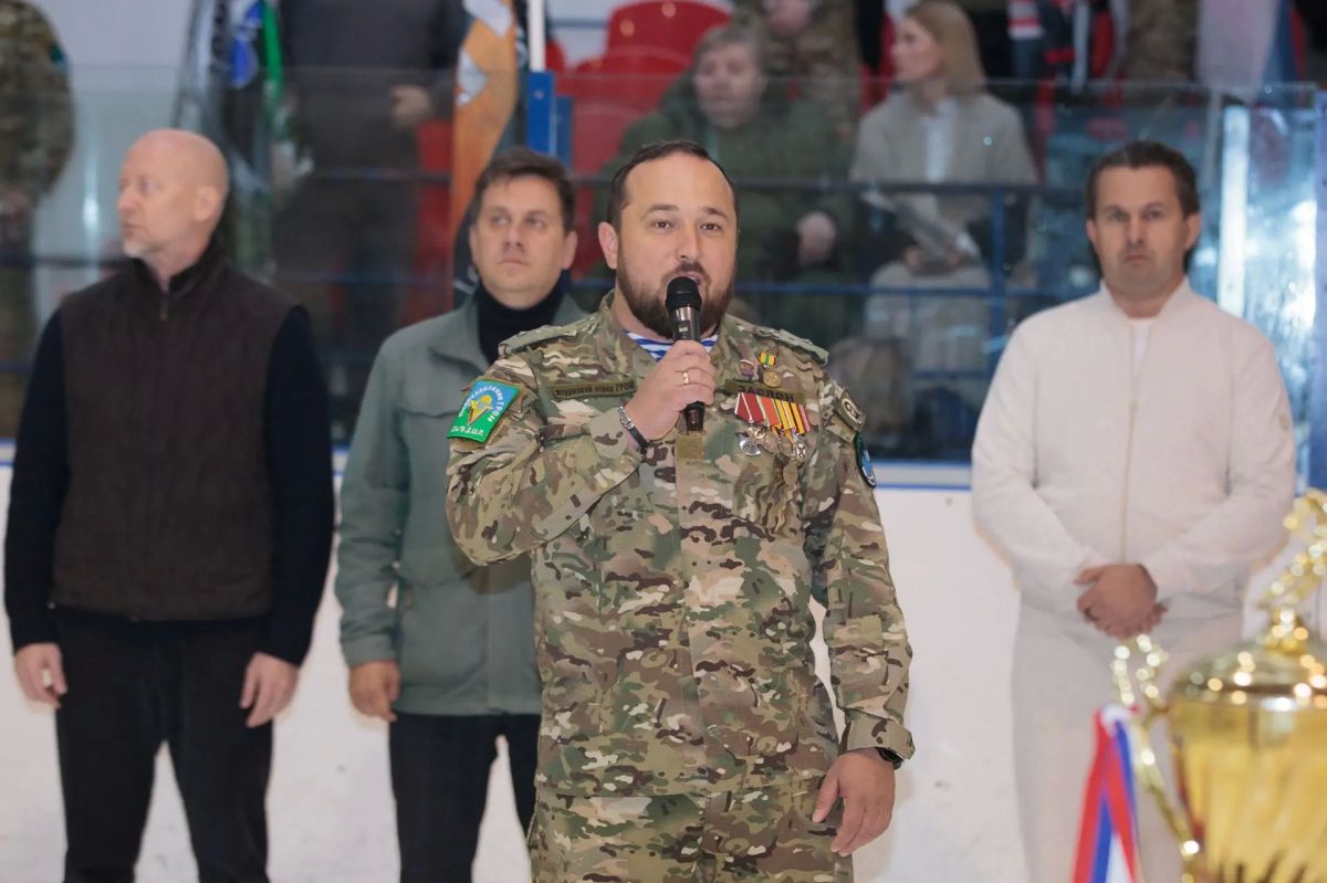 В спорткомплексе «Кристалл» стартовал первый хоккейный Кубок памяти бойцов, погибших на СВО В спорткомплексе «Кристалл» стартовал первый хоккейный Кубок памяти бойцов, погибших на СВО