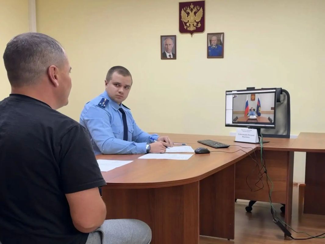 Заместитель прокурора Томской области Валерий Александрин провел личный прием жителей Александровского и Молчановского районов Заместитель прокурора Томской области Валерий Александрин провел личный прием жителей Александровского и Молчановского районов