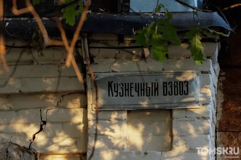 «Дом с фонарем», Фемида на крыше и старинные дома в зелени — рассматриваем Кузнечный взвоз «Дом с фонарем», Фемида на крыше и старинные дома в зелени — рассматриваем Кузнечный взвоз