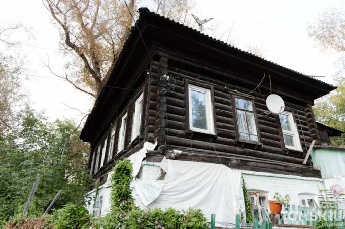 «Дом с фонарем», Фемида на крыше и старинные дома в зелени — рассматриваем Кузнечный взвоз «Дом с фонарем», Фемида на крыше и старинные дома в зелени — рассматриваем Кузнечный взвоз