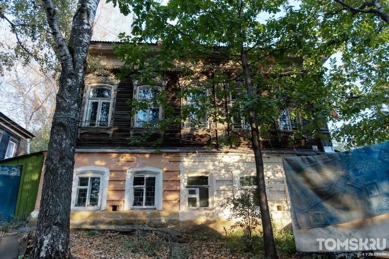 «Дом с фонарем», Фемида на крыше и старинные дома в зелени — рассматриваем Кузнечный взвоз «Дом с фонарем», Фемида на крыше и старинные дома в зелени — рассматриваем Кузнечный взвоз