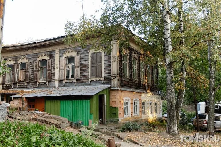 «Дом с фонарем», Фемида на крыше и старинные дома в зелени — рассматриваем Кузнечный взвоз «Дом с фонарем», Фемида на крыше и старинные дома в зелени — рассматриваем Кузнечный взвоз