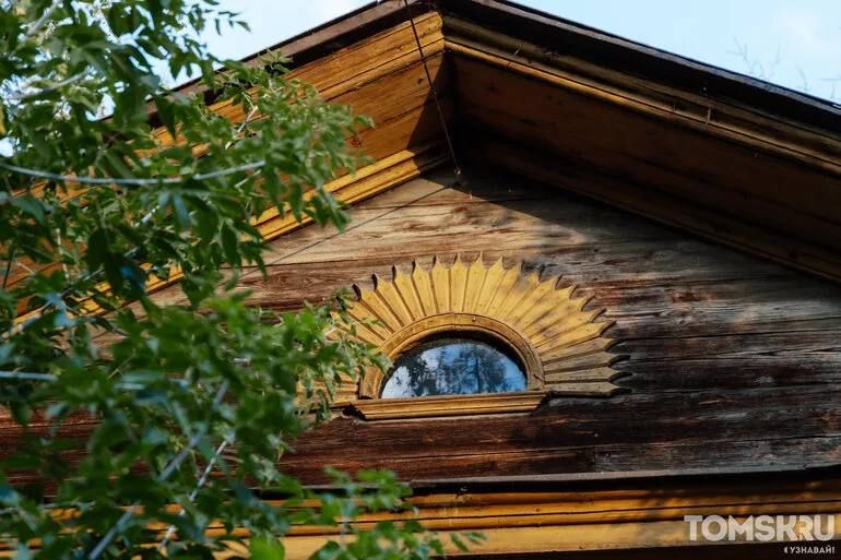 «Дом с фонарем», Фемида на крыше и старинные дома в зелени — рассматриваем Кузнечный взвоз «Дом с фонарем», Фемида на крыше и старинные дома в зелени — рассматриваем Кузнечный взвоз