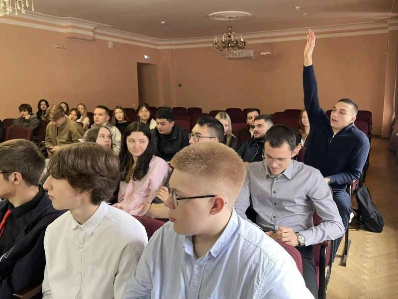 Полиция без фильтров: студенты узнали о службе из первых уст Полиция без фильтров: студенты узнали о службе из первых уст